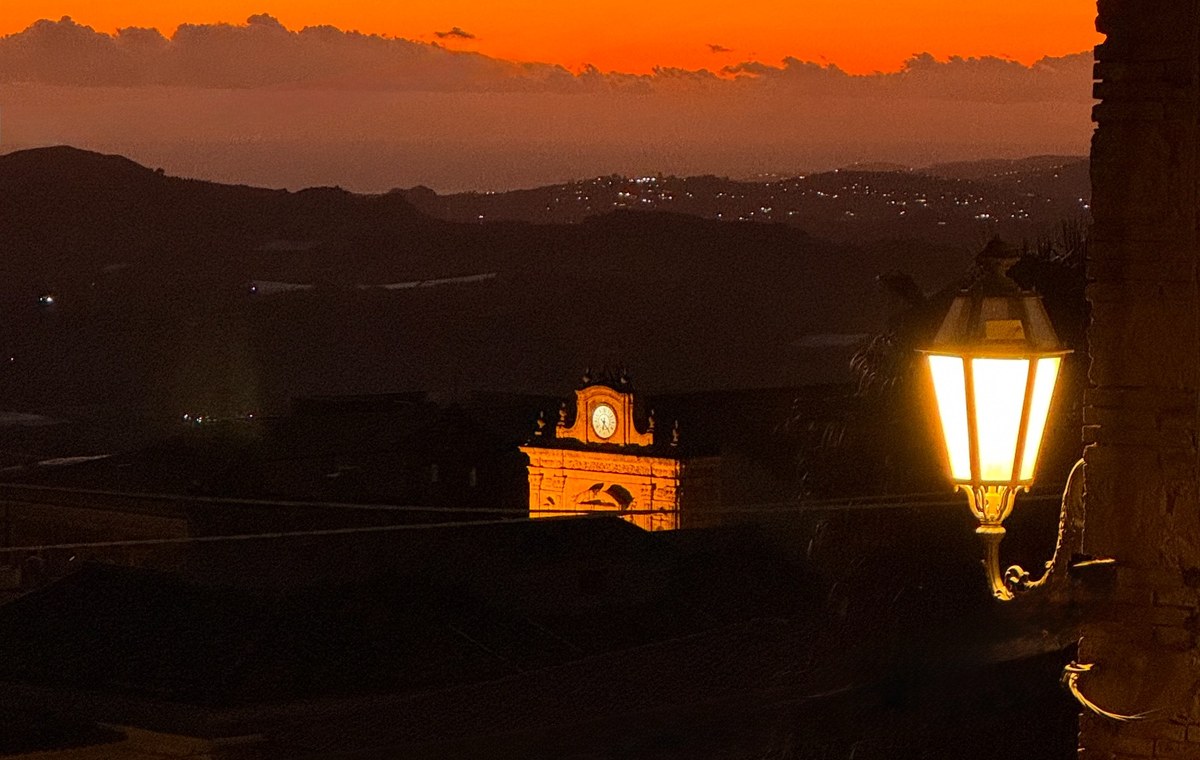 Panorama di Naro e territorio al tramonto