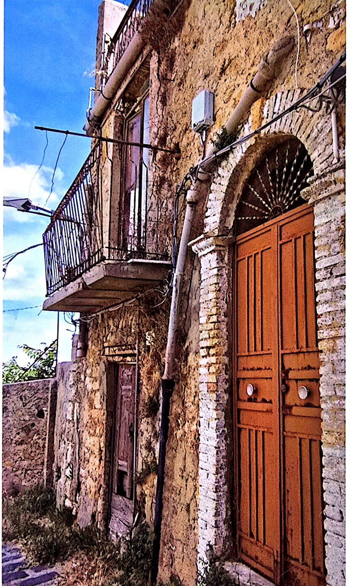 Casa indipendente in Via Madonna della Rocca 39